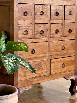 Stará koloniální dřevěná vitrína, zásuvky, knihovna, příborn - 5