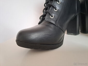 Šněrovací kotníková obuv Body Flirt s vysokým podpatkem - 5