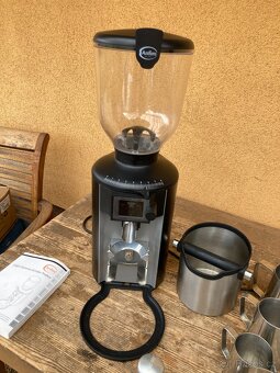 Mlýnek na kávu Anfim Pratica AE 65 2.4 B - profi - 5