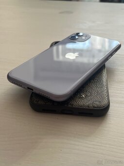 iPhone 11 128 GB, nová baterie, iOS 26.3. - 5