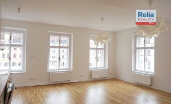 Pronájem nadstandardního bytu 3+kk, 73 m2 s výhledem na radn - 5