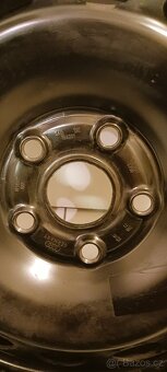 Zimní pneu na disku 205/55 R16 VW, Škoda atd. - 5