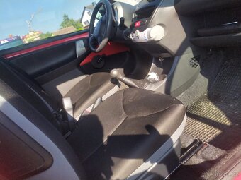 Toyota Aygo 1.0--50 kw 2013 -náhradní díly - 5