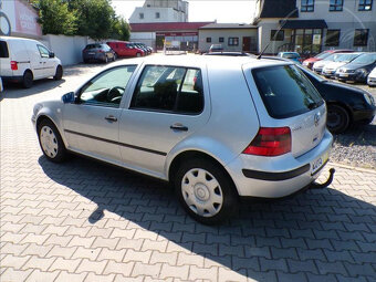Volkswagen Golf 1,6 i KLIMA,TAŽNÉ ZAŘ. - 5