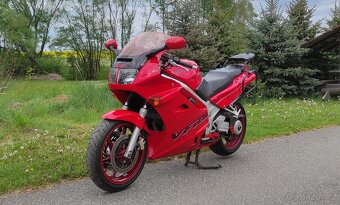 Honda VFR 750 F typ RC36 - 5