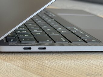 13" MacBook Pro (2020) Core i7 - TOP STAV, POUZE 44 CYKLŮ - 5