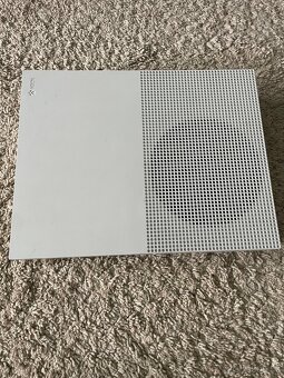 Xbox One S + hra Gta V - 5