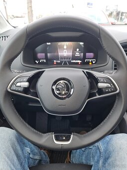Roční Škoda Karoq 1.5 TSi Orange 8./24 - 5