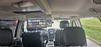 Chrysler town and country - 5