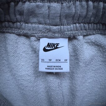 Nike šedé lehké tepláky - 5