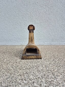 Starožitná žehlička s dřevěným madlem - 5