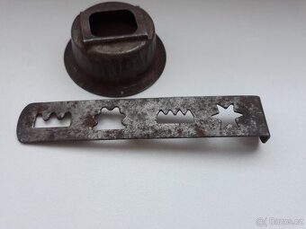 Starožitná vykrajovátka na cukroví - 5