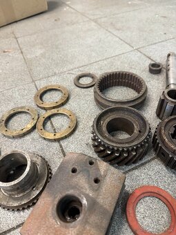 Nahradní díly Tatra 87 - 5