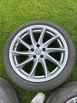 Prodám sadu originálních ALU kol Alfa Romeo - 5