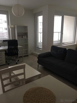 Pronájem bytu 1+kk s gar.stáním, 46 m² Praha- nám. Junkových - 5