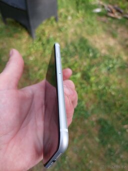iPhone SE 2020 256 GB bílá nová baterie 100 % stav kompletní - 5