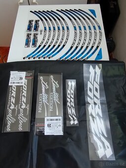 PRODÁM LEPKY NA MOTOCYKL HONDA FORZA 125,350,750 KOMPLET - 5