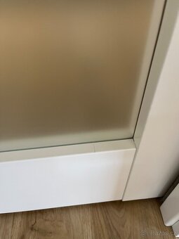 Posuvné bílé interierové dveře se sklem, 100cm - 5