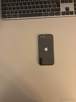 Prodám iPhone SE 2020 64 GB - 5