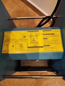 Zatavovací stroj na uzavírání kelímků do gastro provozu - 5