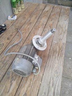 Elektromotor s převodovkou - 5