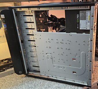 Big Tower s průhlednou bočnicí + zdroj Corsair CX750W - 5
