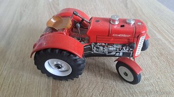 Kovovy traktor na klicek - 5