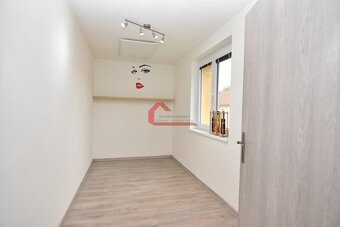 Pronájem, byt 3+1 Hodonín, Skácelova, balkon, 2 sklepy, CP 6 - 5