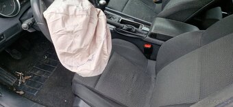 Prodám náhradní díly na Peugeot 508 2.0HDi 110kw. - 5