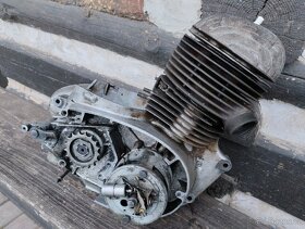 Jawa-ČZ 250 - 353 kývačka - motor - 5