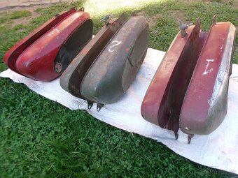 Prodám nádrže na moto a díly na Škoda 100, zadní čelo a zadn - 5