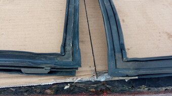 Tatra 613 těsnění zadních skel - 5