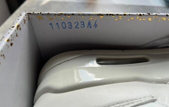 Jordan 4 Metalic Gold - 5