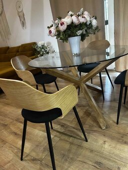 ✨ Skleněný jídelní stůl + 4 designové židle – 7000 Kč ✨ - 5