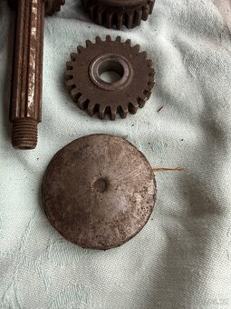 Jawa 500 OHC - díly převodovky - 5