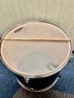 Buben na fandění. - 5