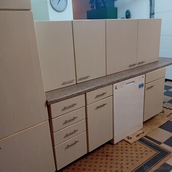 Kuchyňská linka se spotřebiči - 5