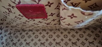 Krásná červená kabelka - 5