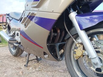 Suzuki GSX1100F - 5