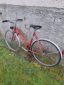 Červené kolo Favorit - 5