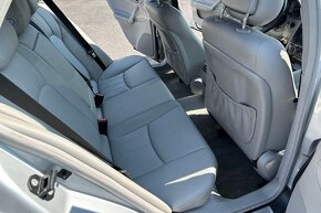 Mercedes-Benz Třídy C 240 4MATIC - 5