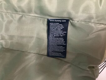 Tommy Jeans dámská péřová bunda s kožešinou Zelená XXS - 5