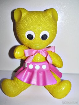 RETRO hračka medvídek holčička v sukni / plast - 5