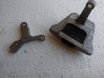 Silentblok drzak motoru Kia Xceed ceed Hyundai i 21810-J7200 - 5