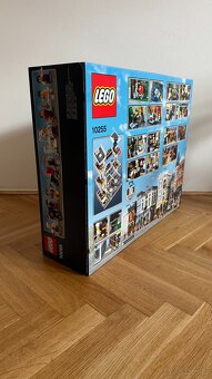 LEGO Creator Expert 10255 Shromáždění na náměstí - 5
