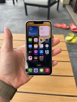 iPhone 13 128GB, bílá - 5