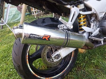 Honda VTR 1000 Firestorm - 5