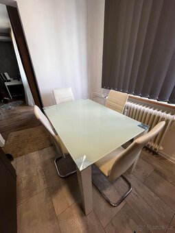 Gauč + jídelní stůl se 4 židlemi – komplet 6 500 Kč - 5