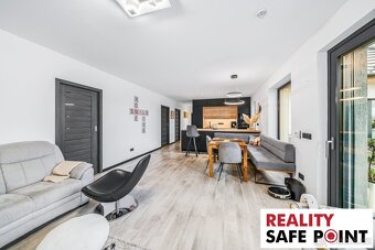 Prodej rodinného domu, 4+kk (91,3 m2) a 3+kk (65,6 m2) - Let - 5