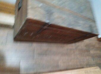 trampolína, dřevěné truhly - 5